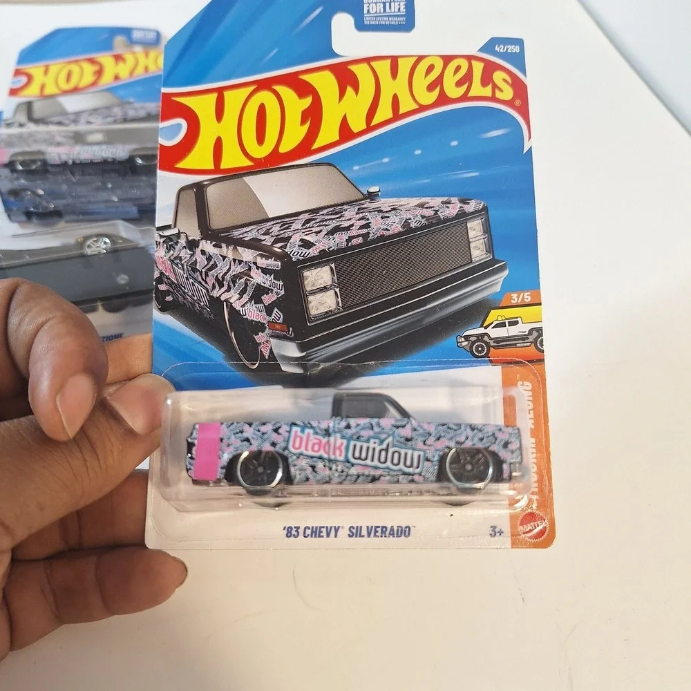 Hot Wheels Ferrari F40 Competizone 3/5 + 83 Chevy Silverado Black‎ Widow 3 Cars